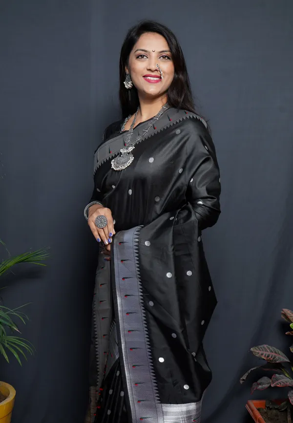 Pure_Paithani_Silk_Saree_With_Rich_Pallu_And_Unstiched_Blouse_Piece.